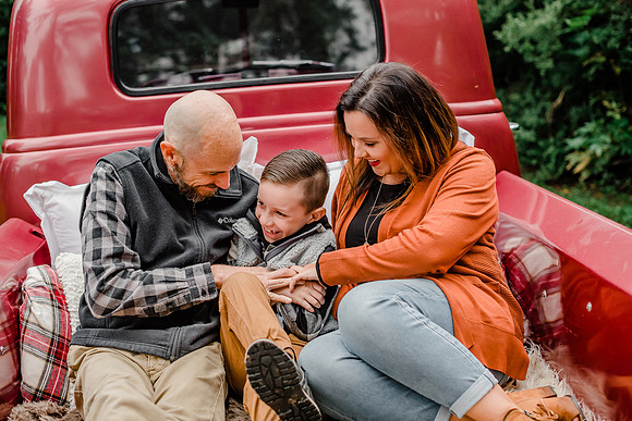 {SOCIAL SHARE} Hannah King Photography  Vintage Truck MAYHEW-4