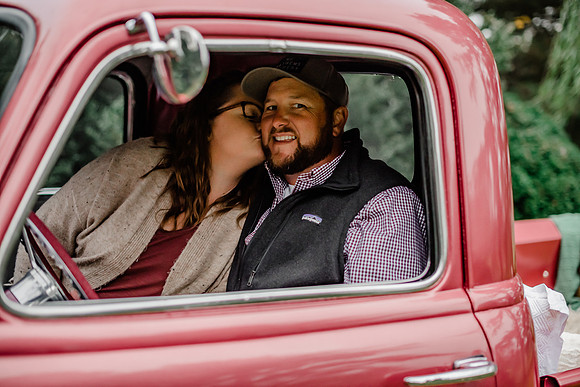 {SOCIAL SHARE} Hannah King Photography  Vintage Truck HILL-15