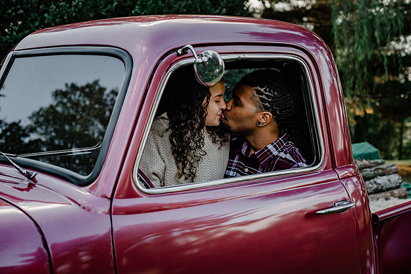 {SOCIAL SHARE} Hannah King Photography  vintage truck SHIANNE-19