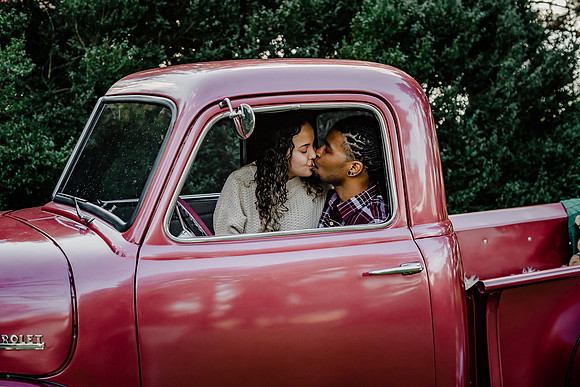 {SOCIAL SHARE} Hannah King Photography  vintage truck SHIANNE-18