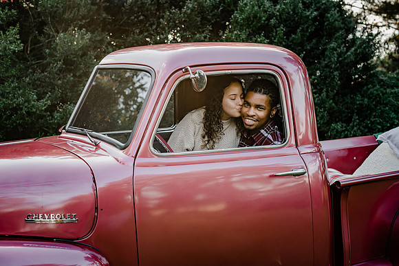 {SOCIAL SHARE} Hannah King Photography  vintage truck SHIANNE-17
