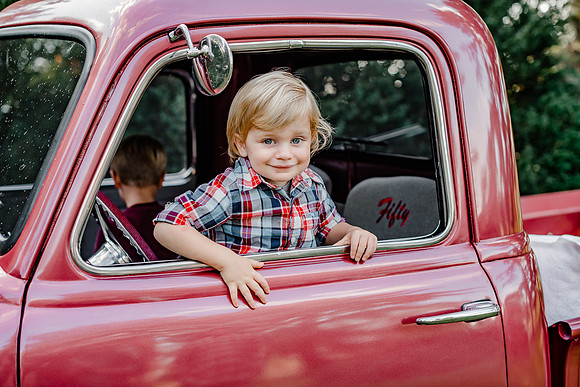 {SOCIAL SHARE} Hannah King Photography Vintage Truck HARVEY-13