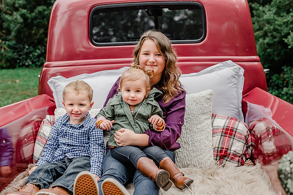 {SOCIAL SHARE} Hannah King Photography  Vintage Truck HILL-9