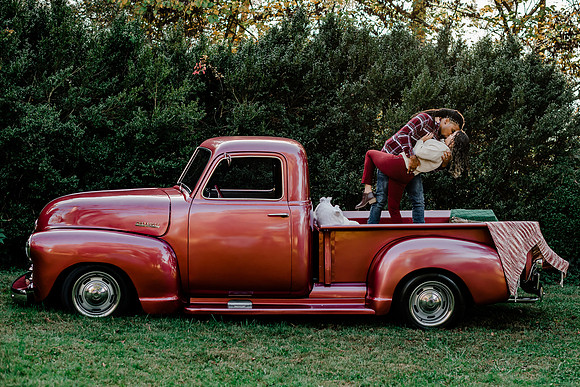 {SOCIAL SHARE} Hannah King Photography  vintage truck SHIANNE-13