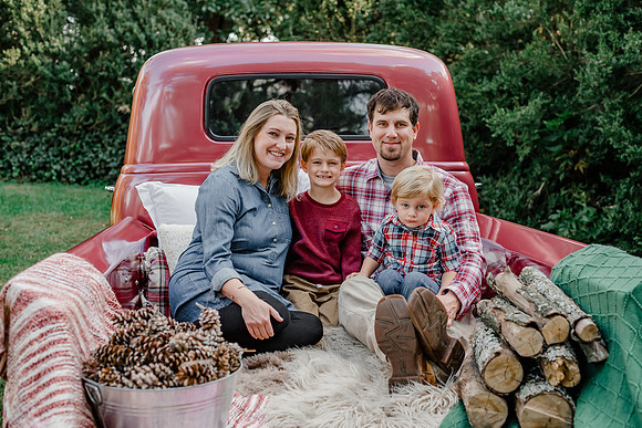{SOCIAL SHARE} Hannah King Photography Vintage Truck HARVEY-2