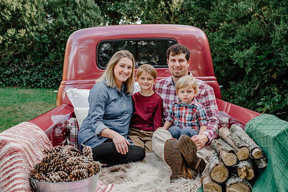 {SOCIAL SHARE} Hannah King Photography Vintage Truck HARVEY-1