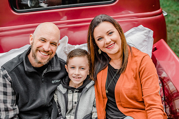 {SOCIAL SHARE} Hannah King Photography  Vintage Truck MAYHEW-3