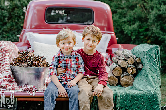 {SOCIAL SHARE} Hannah King Photography Vintage Truck HARVEY-8