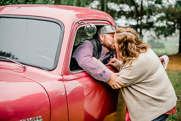 {SOCIAL SHARE} Hannah King Photography  Vintage Truck HILL-16