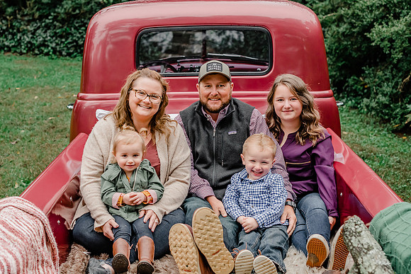 {SOCIAL SHARE} Hannah King Photography  Vintage Truck HILL-3