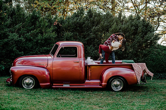 {SOCIAL SHARE} Hannah King Photography  vintage truck SHIANNE-12