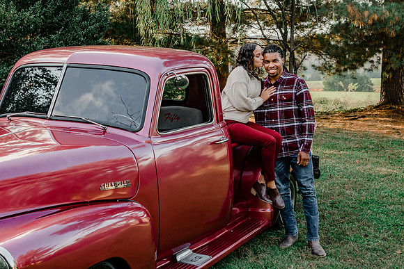 {SOCIAL SHARE} Hannah King Photography  vintage truck SHIANNE-16