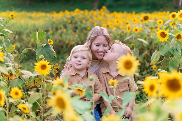 {SOCIALMEDIA} Hannah King Photography SUNFLOWERS2023 Woicikowfski-5