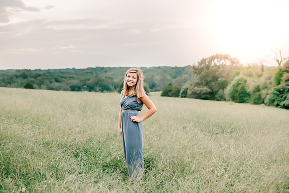 {SOCIAL SHARE} Hannah King Photography senior girl potrait outdoor Mary August-53