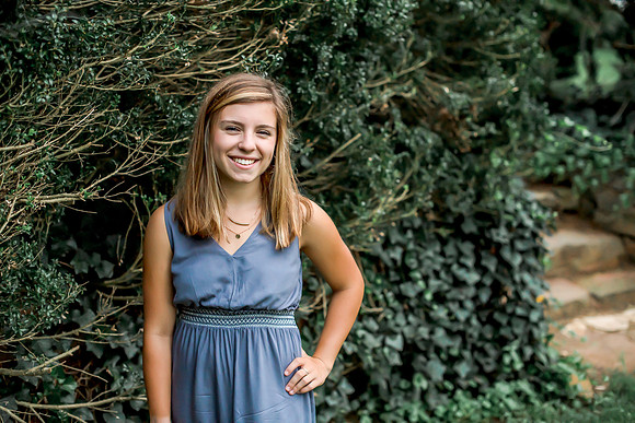 {SOCIAL SHARE} Hannah King Photography senior girl potrait outdoor Mary August-51