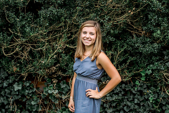 {SOCIAL SHARE} Hannah King Photography senior girl potrait outdoor Mary August-48