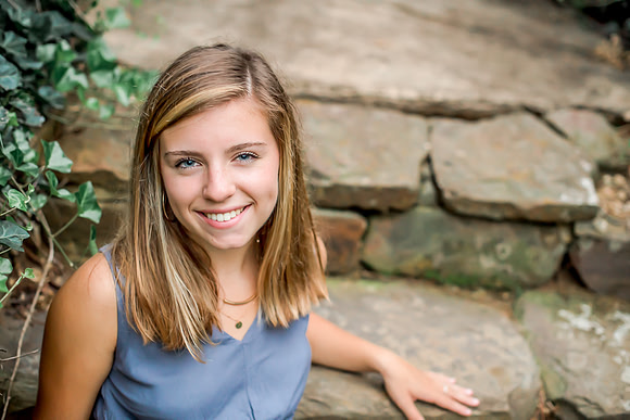 {SOCIAL SHARE} Hannah King Photography senior girl potrait outdoor Mary August-44