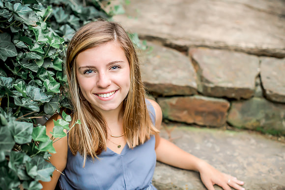 {SOCIAL SHARE} Hannah King Photography senior girl potrait outdoor Mary August-42