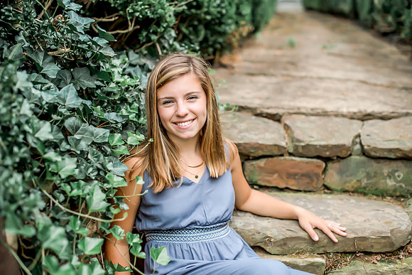 {SOCIAL SHARE} Hannah King Photography senior girl potrait outdoor Mary August-41