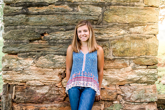 {SOCIAL SHARE} Hannah King Photography senior girl potrait outdoor Mary August-34