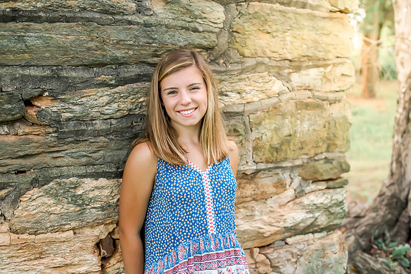 {SOCIAL SHARE} Hannah King Photography senior girl potrait outdoor Mary August-37