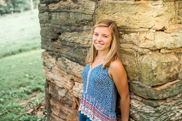 {SOCIAL SHARE} Hannah King Photography senior girl potrait outdoor Mary August-33