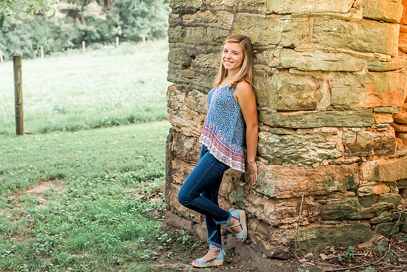 {SOCIAL SHARE} Hannah King Photography senior girl potrait outdoor Mary August-32