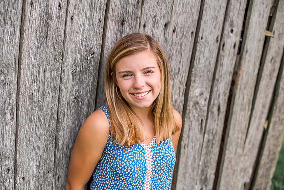 {SOCIAL SHARE} Hannah King Photography senior girl potrait outdoor Mary August-24