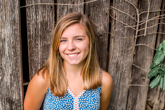 {SOCIAL SHARE} Hannah King Photography senior girl potrait outdoor Mary August-25