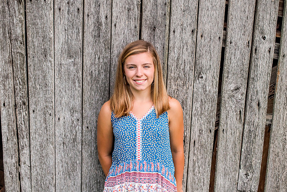 {SOCIAL SHARE} Hannah King Photography senior girl potrait outdoor Mary August-22