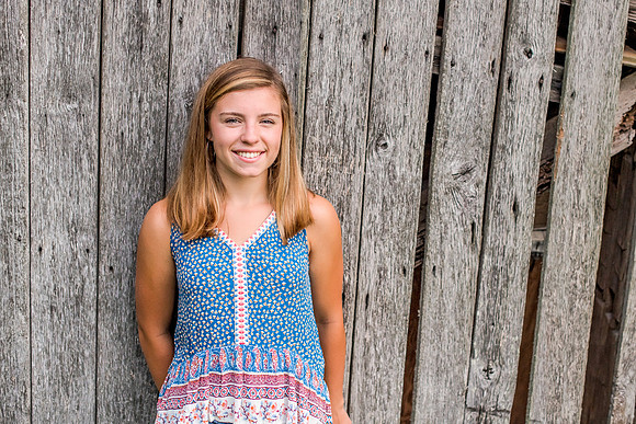 {SOCIAL SHARE} Hannah King Photography senior girl potrait outdoor Mary August-21