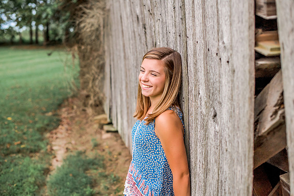 {SOCIAL SHARE} Hannah King Photography senior girl potrait outdoor Mary August-20