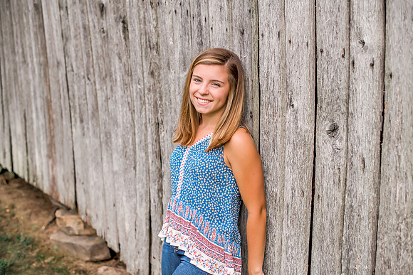{SOCIAL SHARE} Hannah King Photography senior girl potrait outdoor Mary August-18