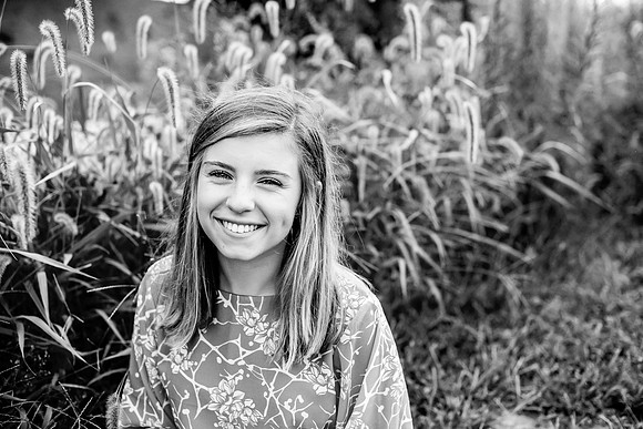 {SOCIAL SHARE} Hannah King Photography senior girl potrait outdoor Mary August-16