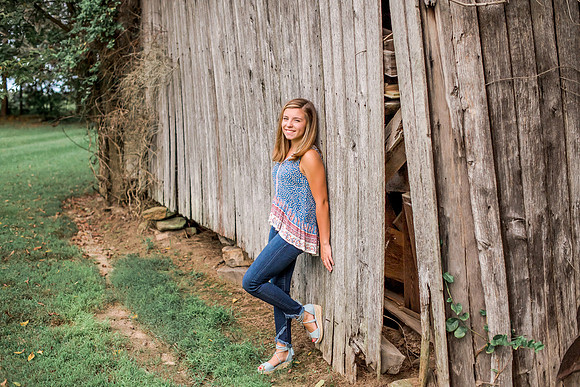 {SOCIAL SHARE} Hannah King Photography senior girl potrait outdoor Mary August-17