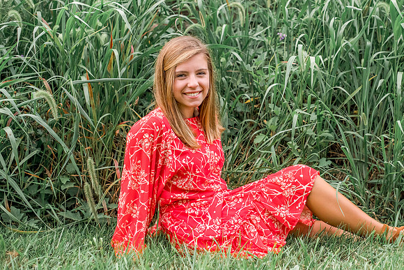 {SOCIAL SHARE} Hannah King Photography senior girl potrait outdoor Mary August-14