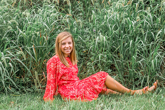 {SOCIAL SHARE} Hannah King Photography senior girl potrait outdoor Mary August-12