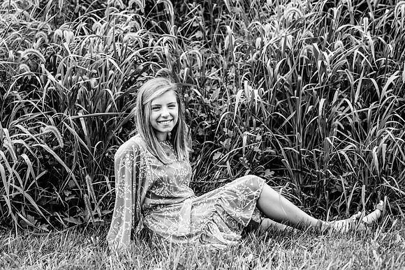 {SOCIAL SHARE} Hannah King Photography senior girl potrait outdoor Mary August-13
