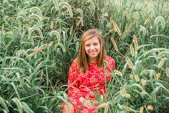 {SOCIAL SHARE} Hannah King Photography senior girl potrait outdoor Mary August-7