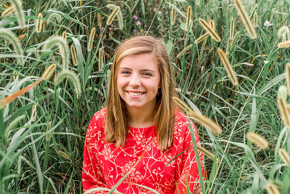{SOCIAL SHARE} Hannah King Photography senior girl potrait outdoor Mary August-5
