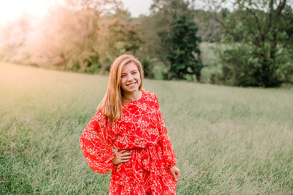 {SOCIAL SHARE} Hannah King Photography senior girl potrait outdoor Mary August-4