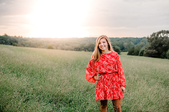 {SOCIAL SHARE} Hannah King Photography senior girl potrait outdoor Mary August-1